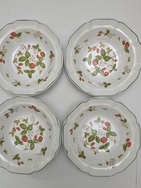 Set Of 4 Vtg Hankook Strawberry Strawberries Scalloped Cereal Bowls 7” Korea EUC